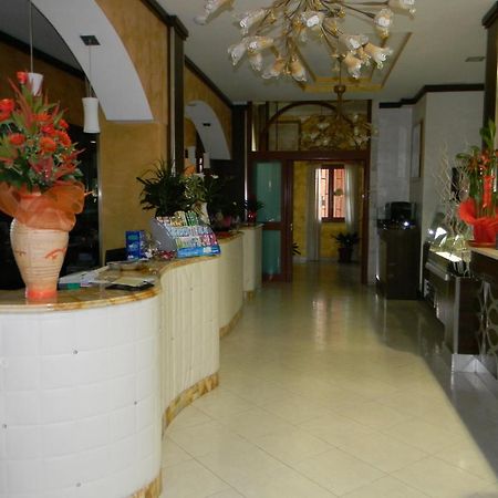 Hotel Mi.Ro. カザルヌオーヴォ・ディ・ナポリ エクステリア 写真