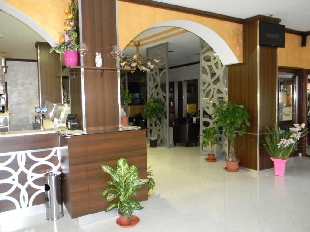 Hotel Mi.Ro. カザルヌオーヴォ・ディ・ナポリ エクステリア 写真